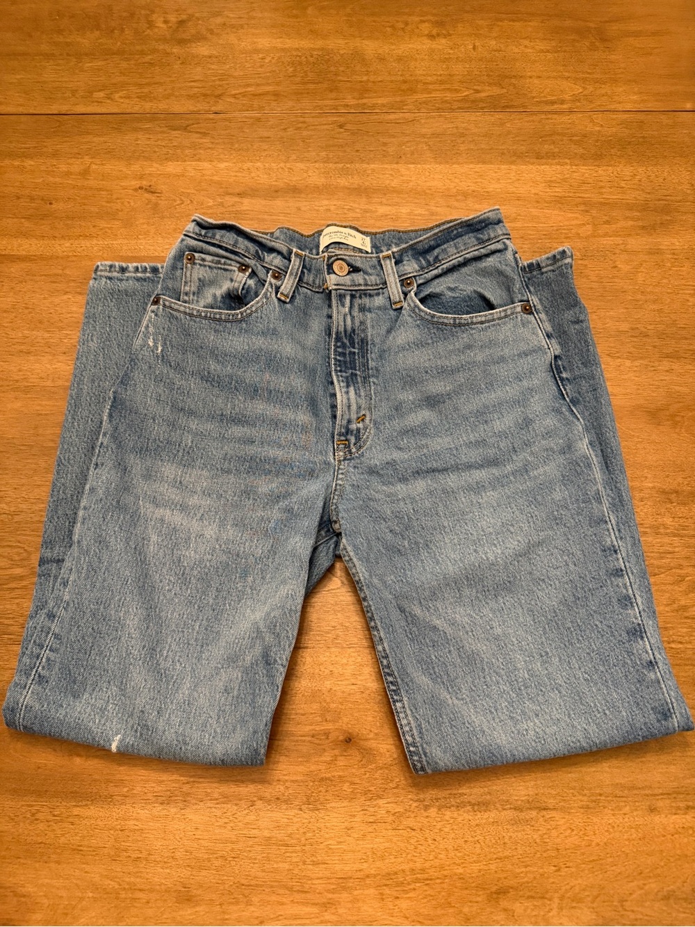 Abercrombie & Fitch Women's Light Wash 90’s high rise Straight-Leg Jeans
